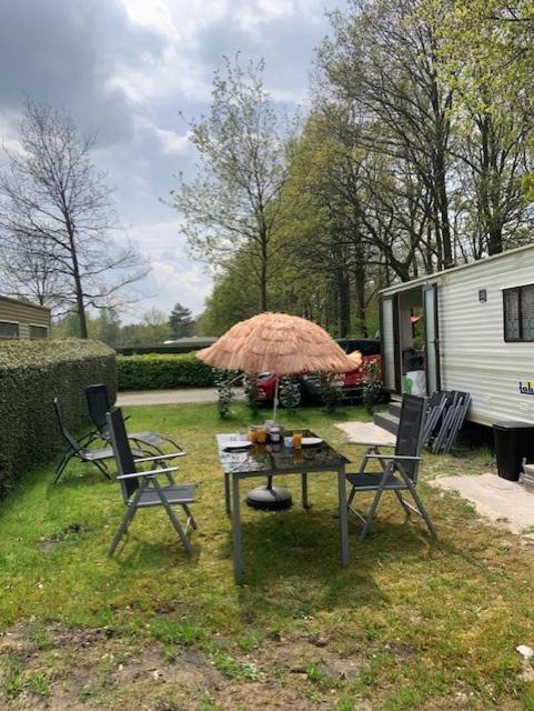 Stacaravan Huren In Het Hart Van Bosrijk Drenthe Op Recreatiepark De Tien Heugten Schoonloo ภายนอก รูปภาพ